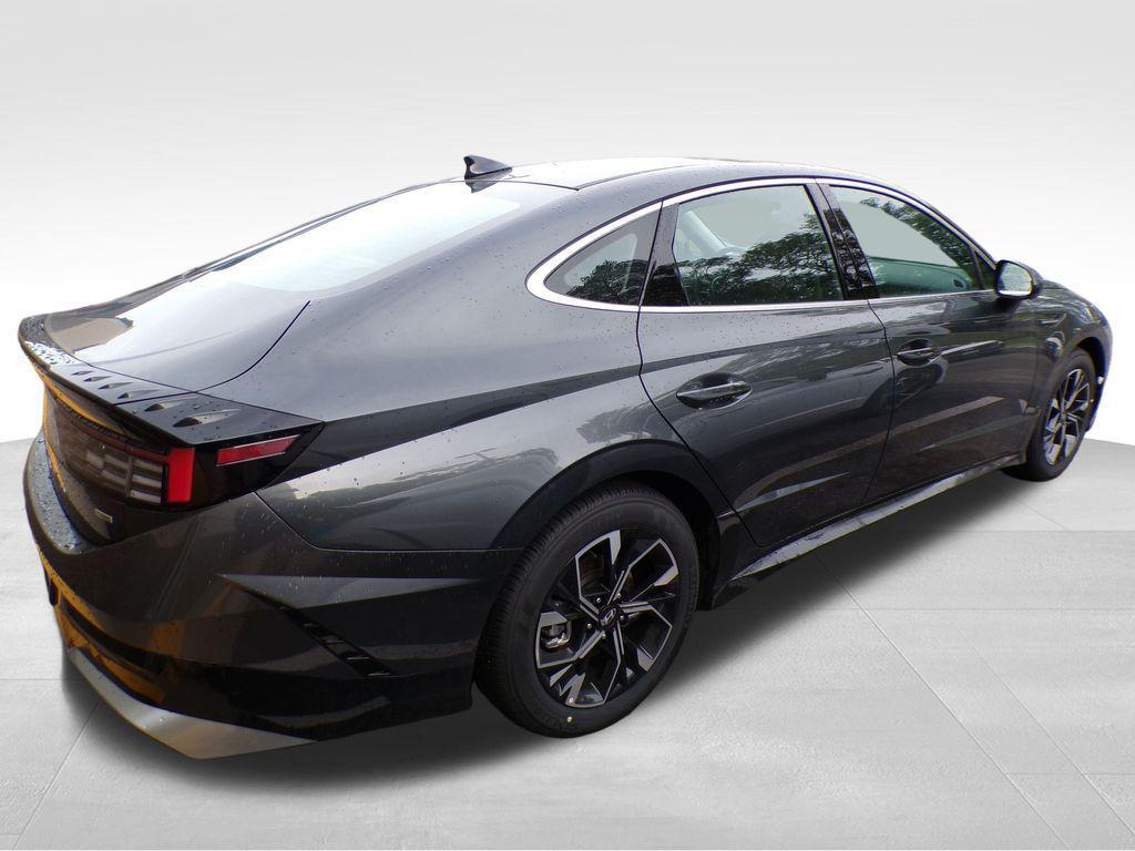 new 2025 Hyundai Sonata car, priced at $28,983