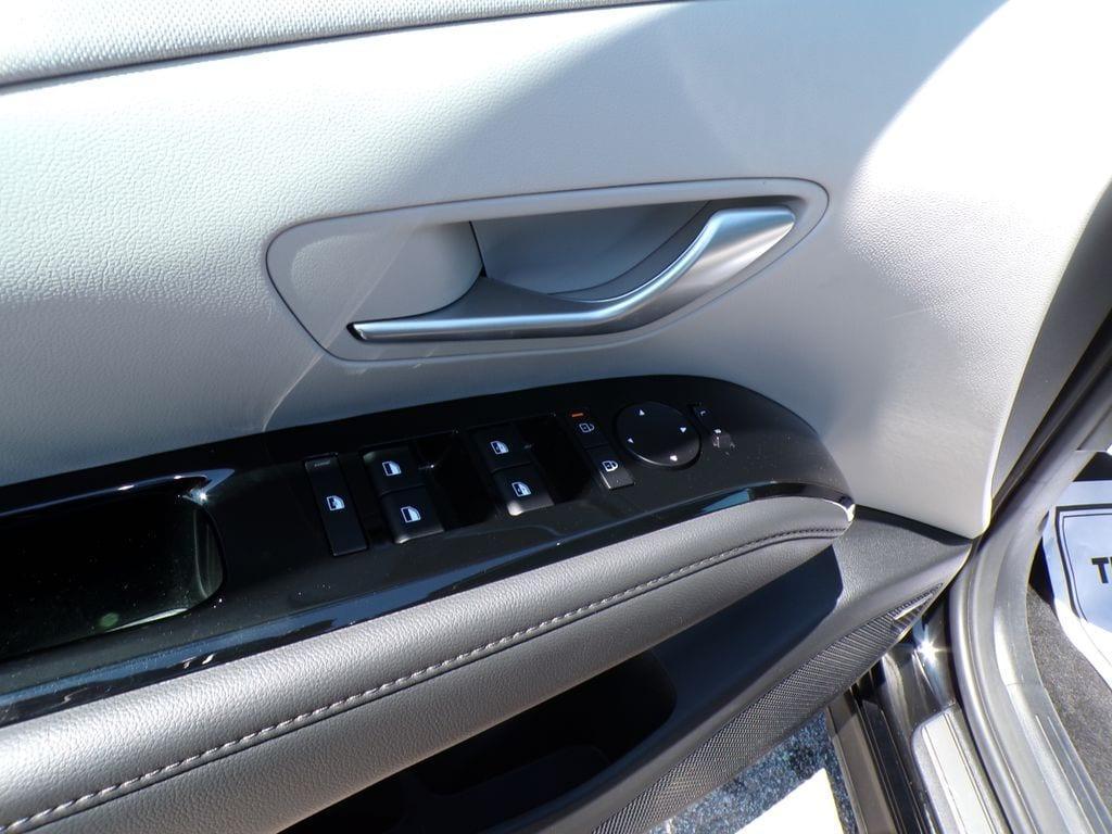 used 2025 Hyundai TUCSON Hybrid car, priced at $37,859