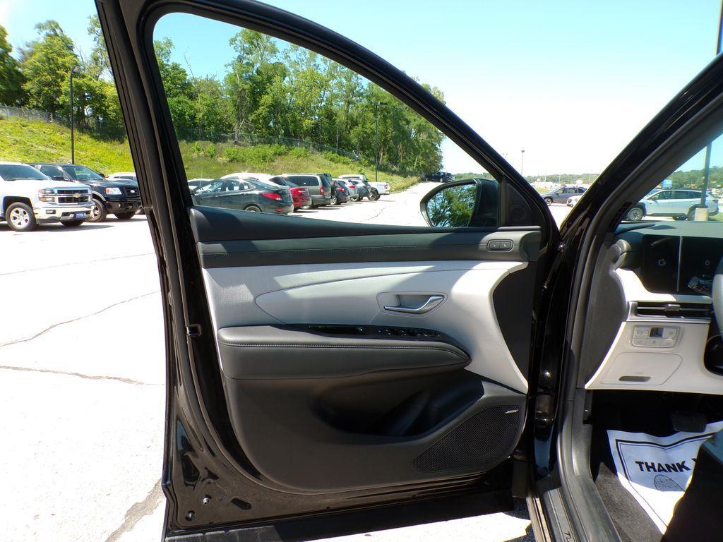 used 2025 Hyundai TUCSON Hybrid car, priced at $37,859