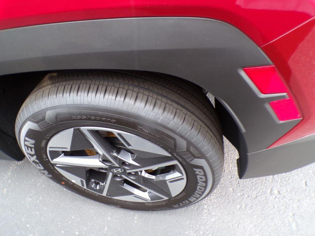 new 2025 Hyundai TUCSON Hybrid car