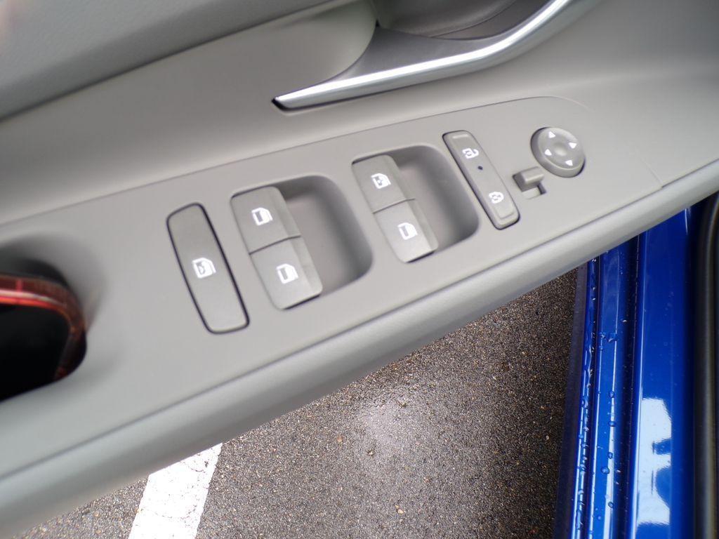 new 2025 Hyundai Elantra car, priced at $23,061