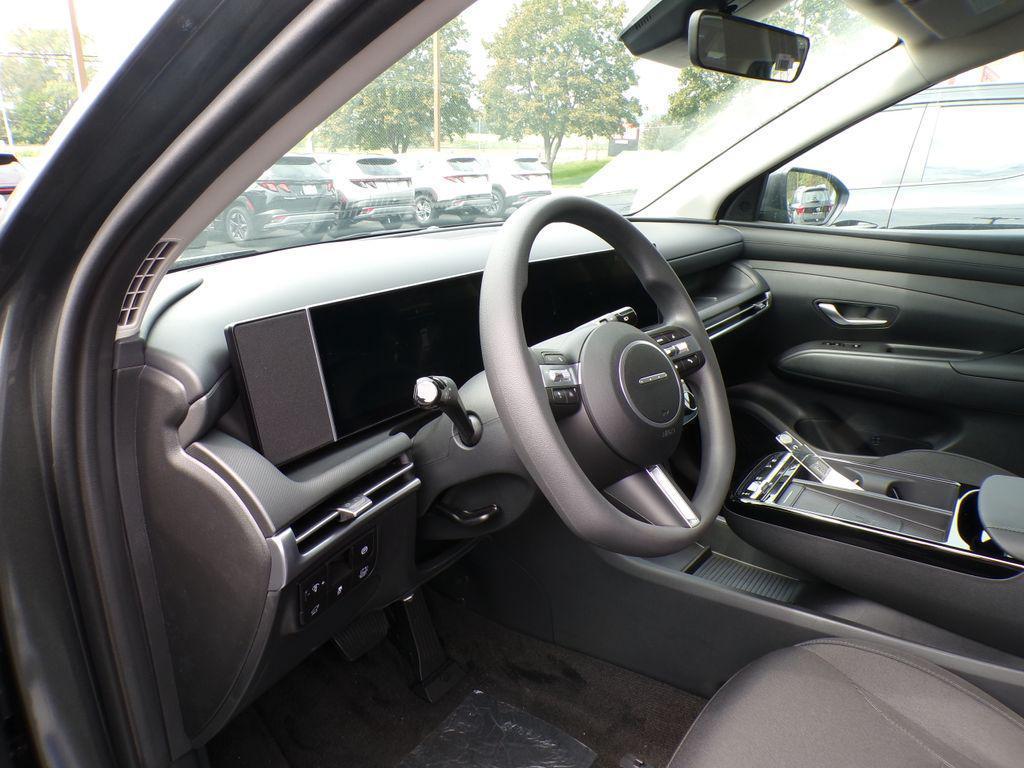 new 2025 Hyundai TUCSON Hybrid car, priced at $33,128