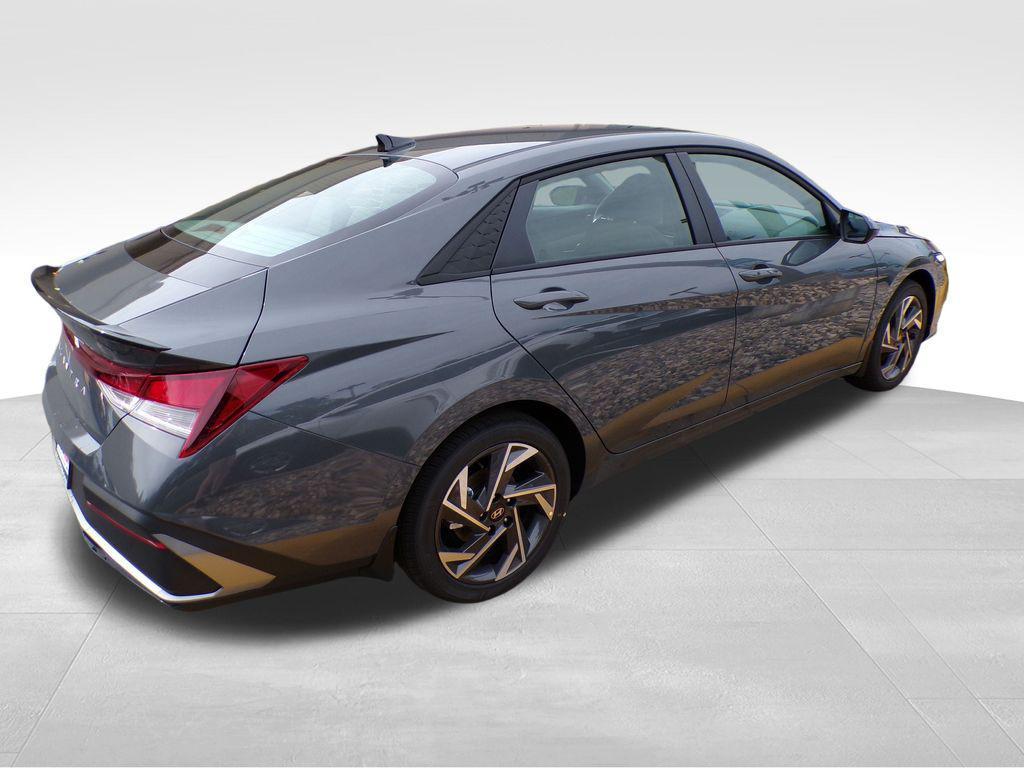 new 2025 Hyundai Elantra car, priced at $23,061