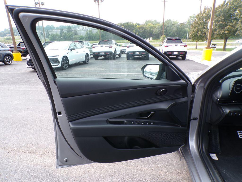 new 2025 Hyundai ELANTRA HEV car, priced at $26,133