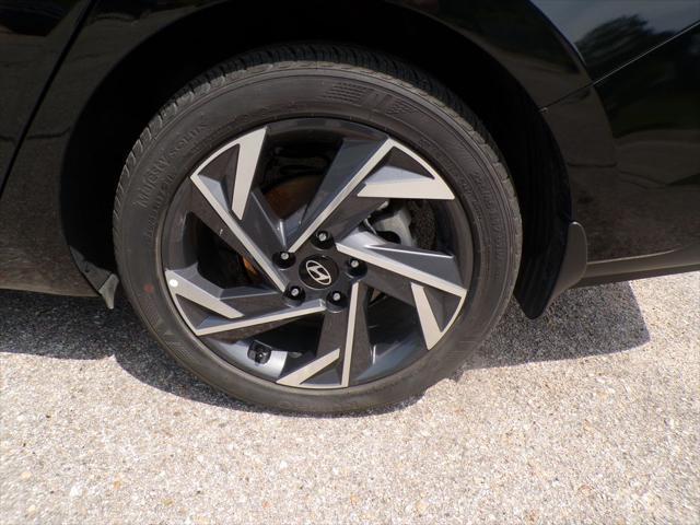 new 2025 Hyundai Elantra car, priced at $22,756