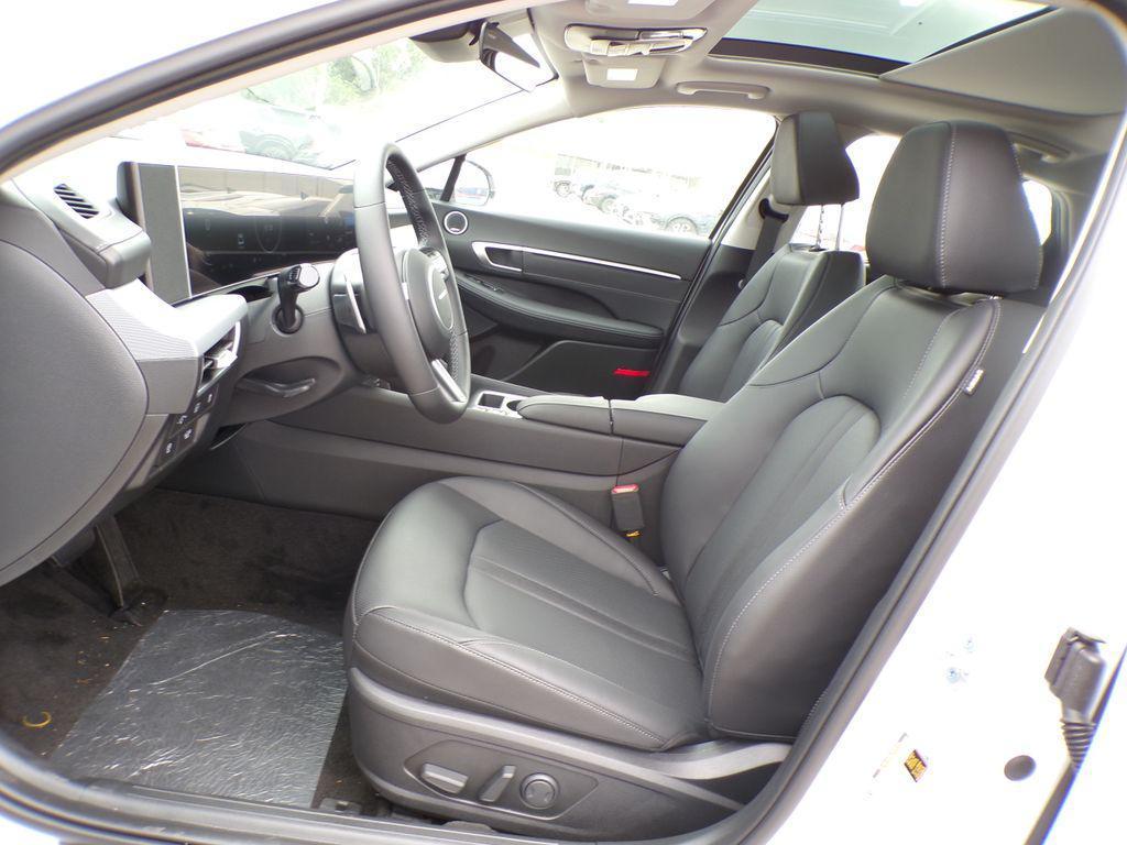 new 2025 Hyundai Sonata Hybrid car, priced at $37,421