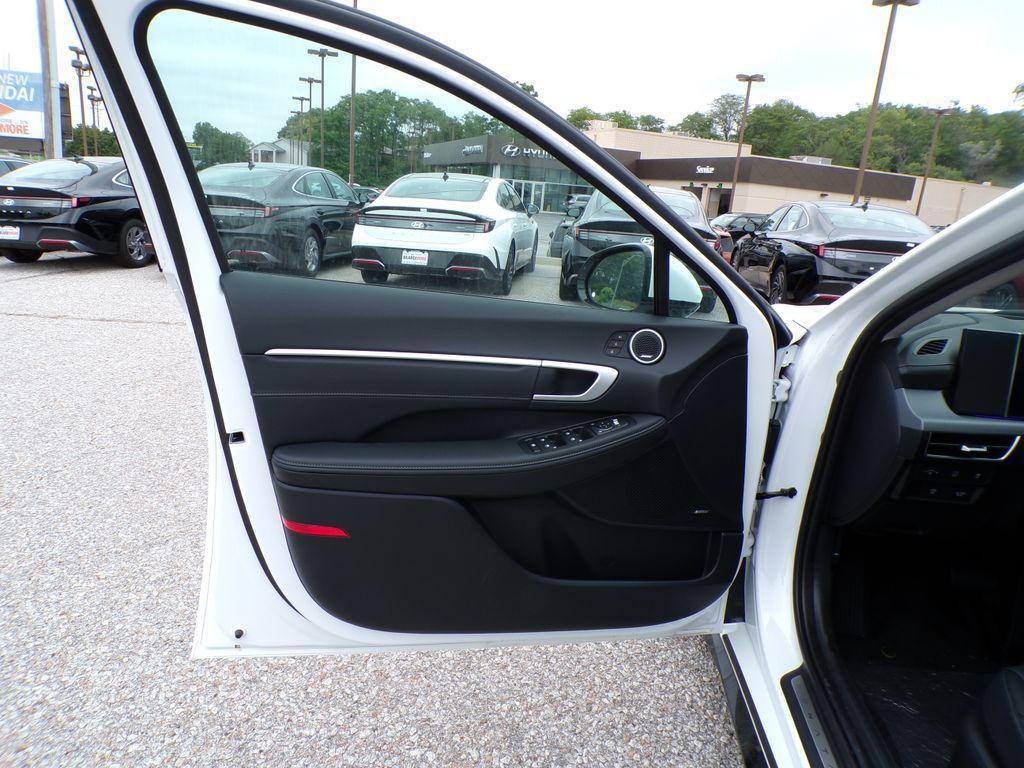 new 2025 Hyundai Sonata Hybrid car, priced at $37,421