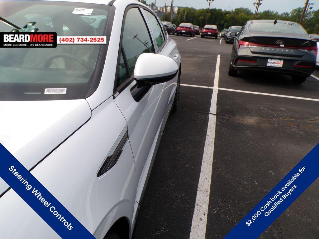 new 2025 Hyundai Sonata Hybrid car, priced at $28,807