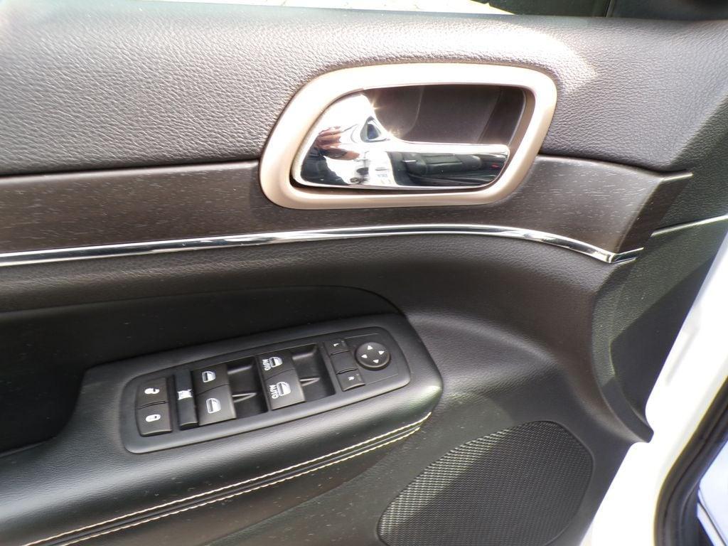 used 2016 Jeep Grand Cherokee car, priced at $14,869