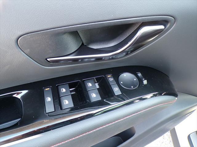 new 2025 Hyundai TUCSON Hybrid car, priced at $37,896