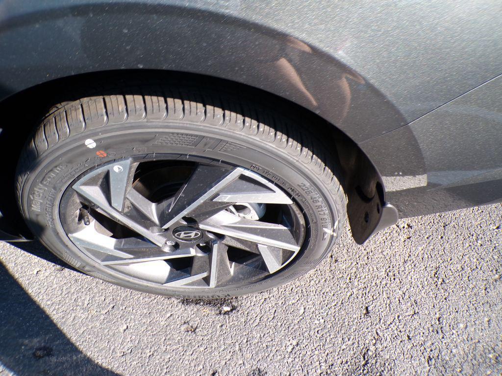 new 2025 Hyundai Elantra car, priced at $23,120