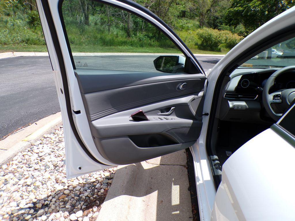 new 2025 Hyundai Elantra car, priced at $25,961