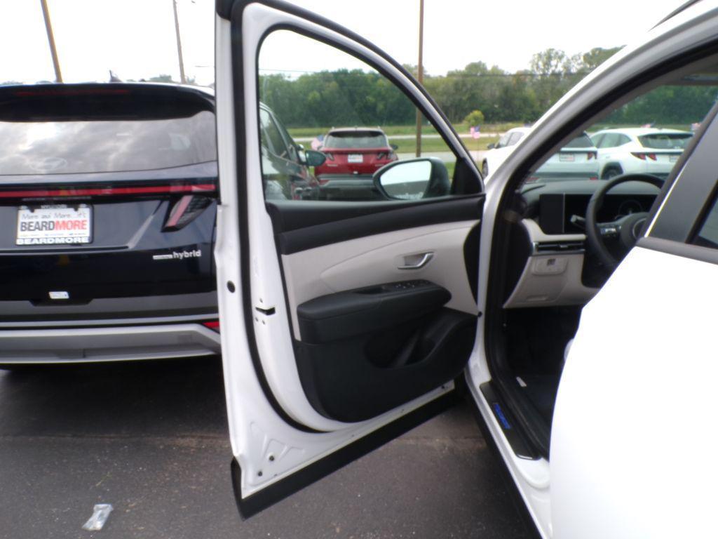 new 2025 Hyundai TUCSON Hybrid car, priced at $36,506
