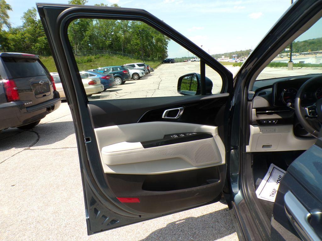 used 2024 Kia Carnival car, priced at $36,618