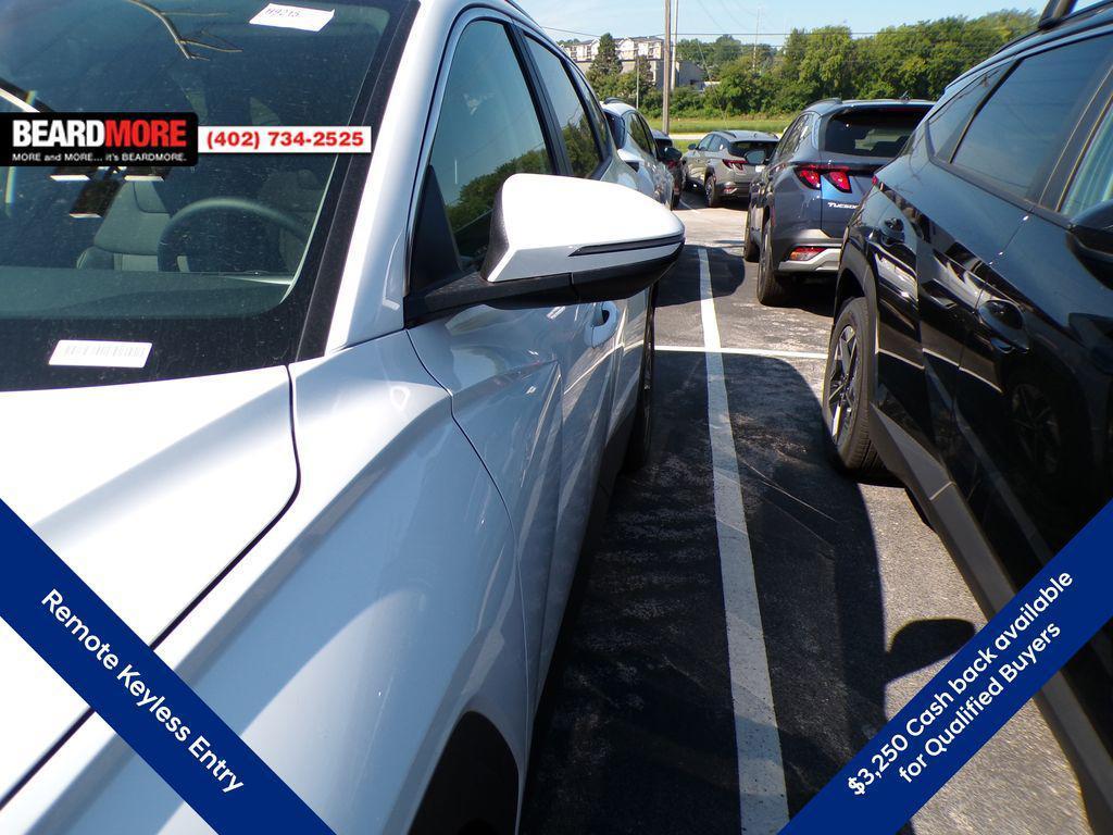 new 2025 Hyundai TUCSON Hybrid car, priced at $33,715