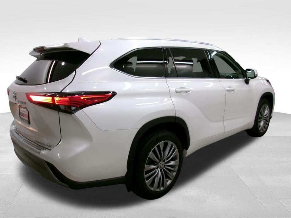 used 2021 Toyota Highlander car, priced at $42,477