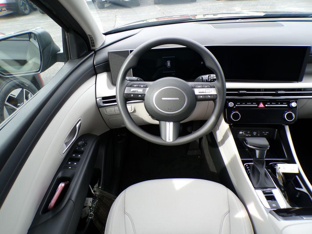 new 2025 Hyundai Tucson car, priced at $31,576