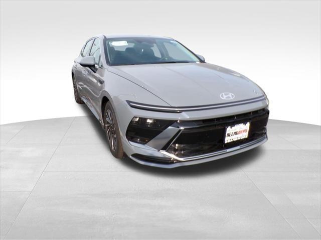 new 2025 Hyundai Sonata Hybrid car, priced at $30,914