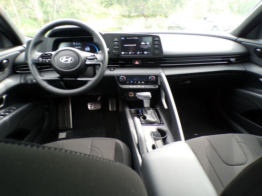 new 2025 Hyundai Elantra car, priced at $23,061