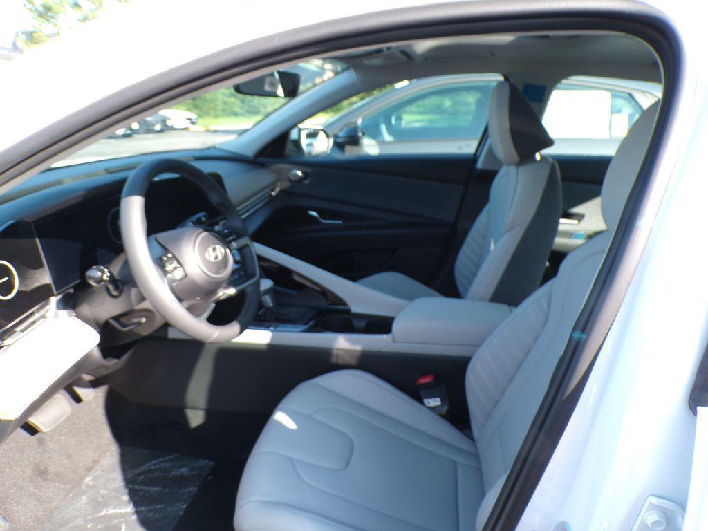 new 2025 Hyundai Elantra car, priced at $26,984