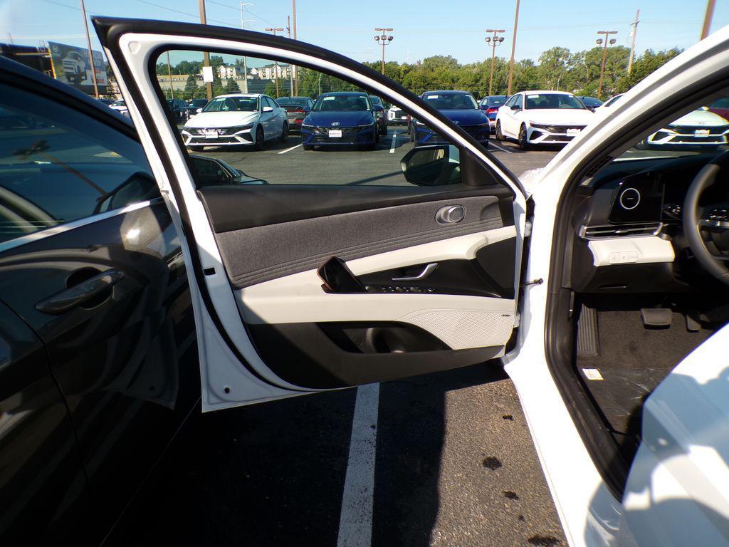 new 2025 Hyundai Elantra car, priced at $26,984