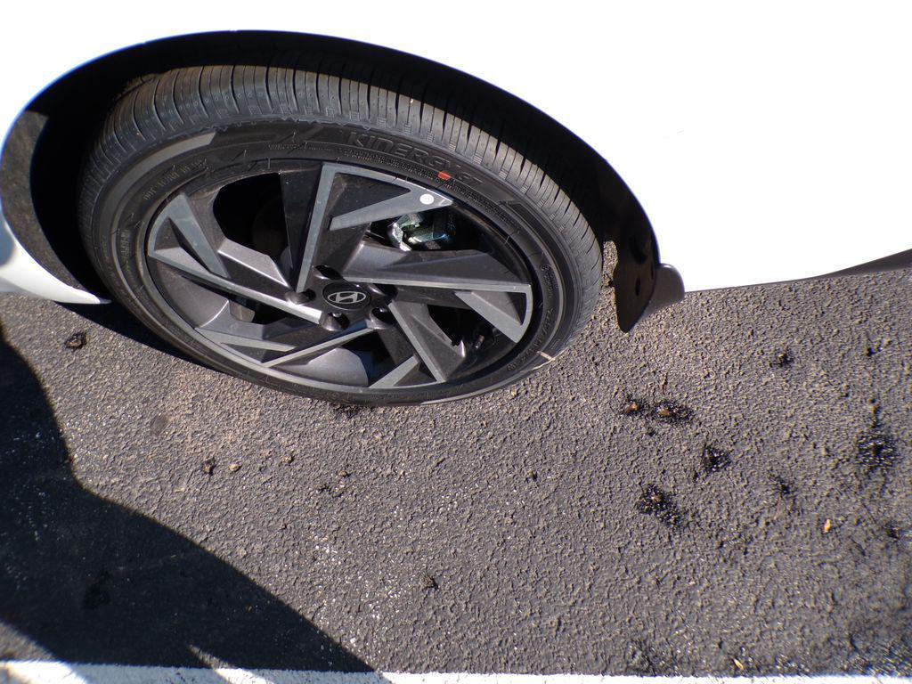 new 2025 Hyundai Elantra car, priced at $26,984