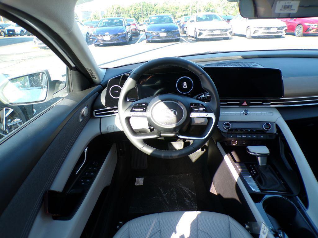 new 2025 Hyundai Elantra car, priced at $26,984