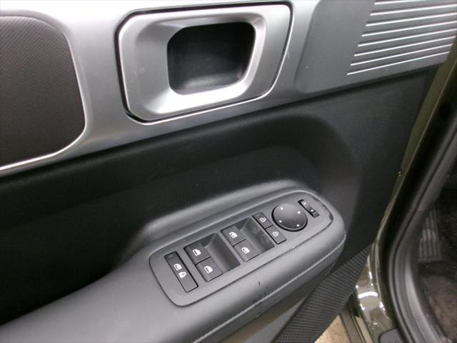 new 2025 Hyundai SANTA FE HEV car, priced at $39,083