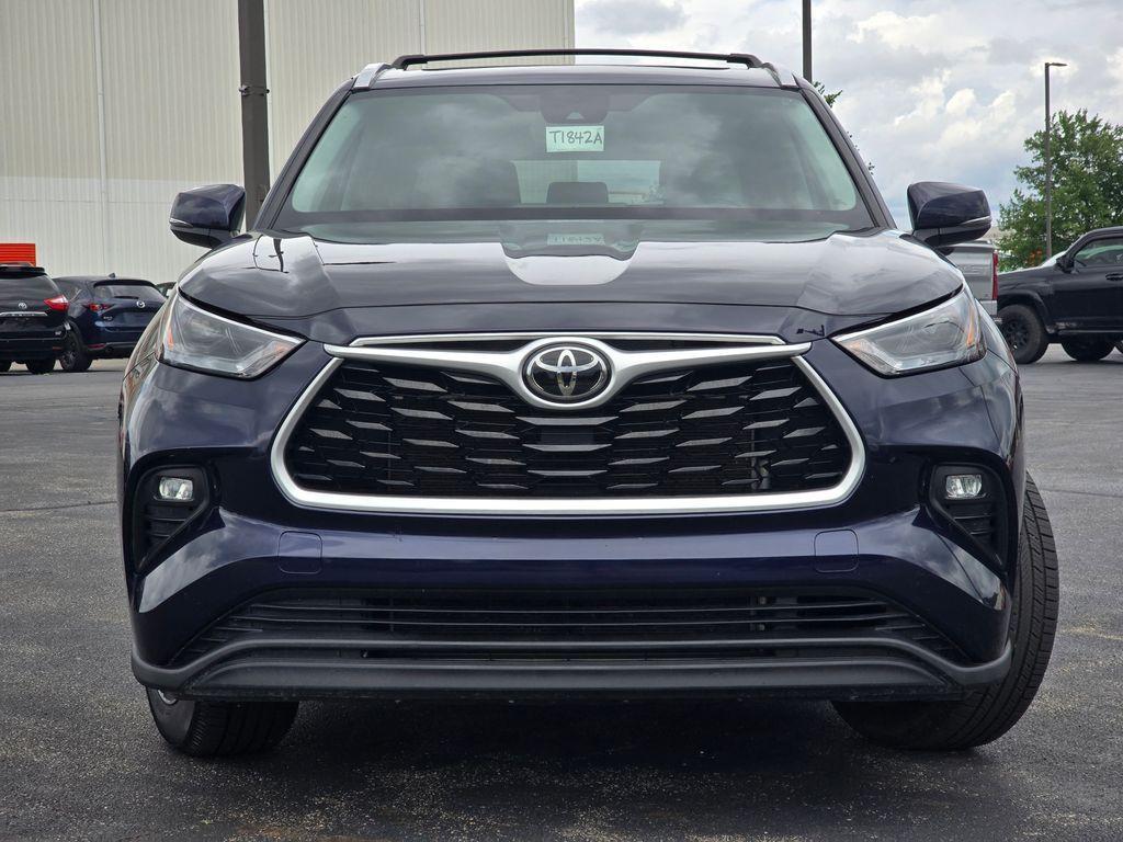 used 2022 Toyota Highlander car, priced at $35,675