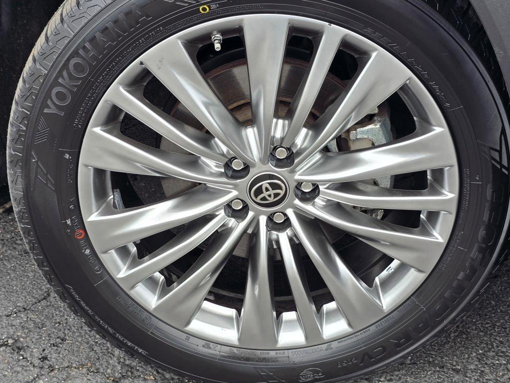 used 2022 Toyota Highlander Hybrid car, priced at $44,193