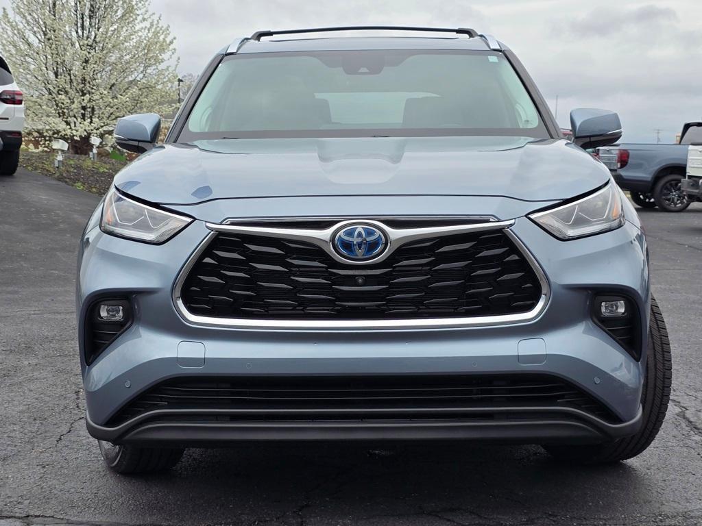 used 2022 Toyota Highlander Hybrid car, priced at $44,193