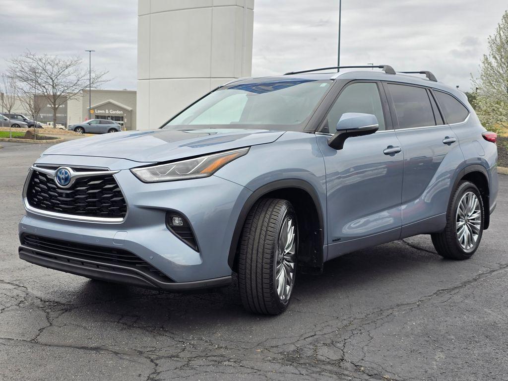 used 2022 Toyota Highlander Hybrid car, priced at $45,999