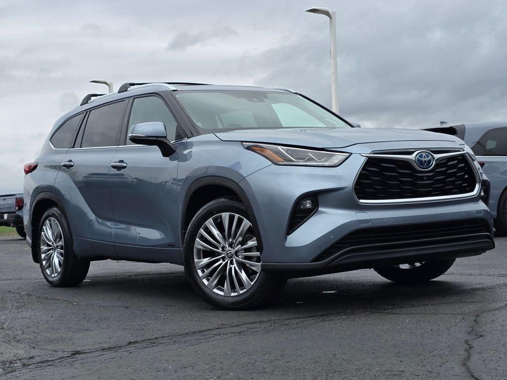 used 2022 Toyota Highlander Hybrid car, priced at $45,999