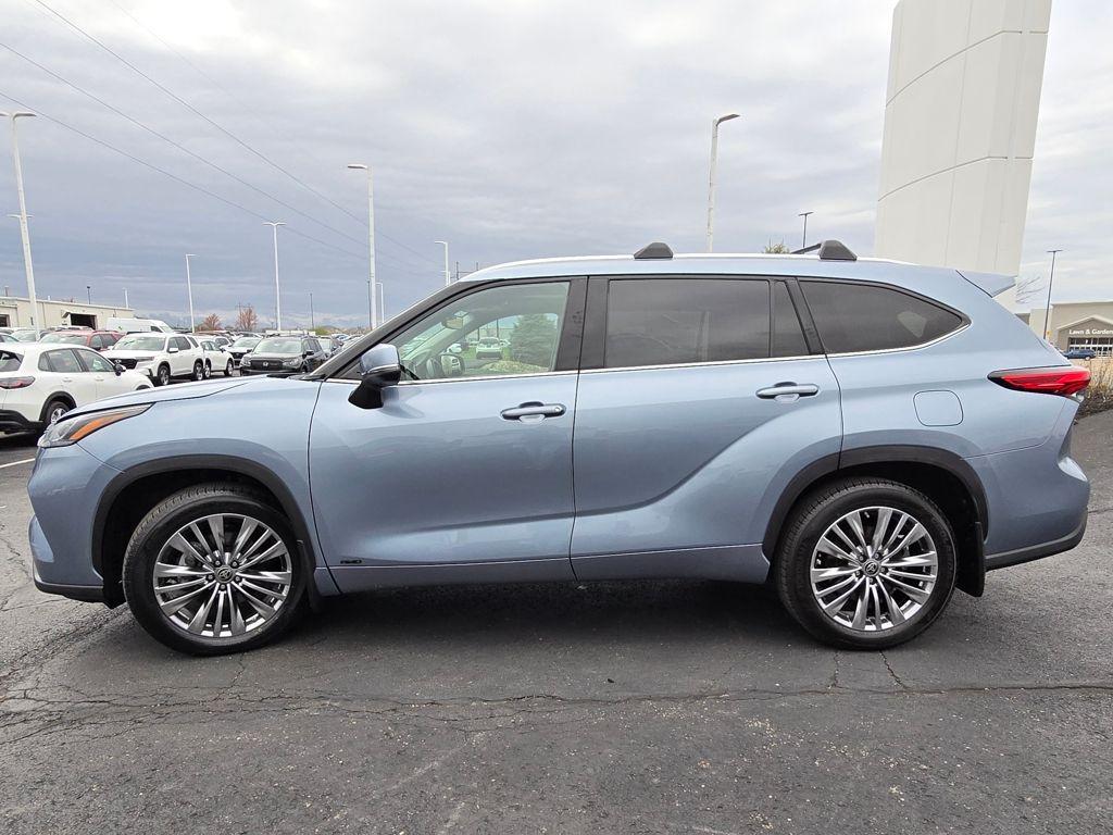used 2022 Toyota Highlander Hybrid car, priced at $45,999