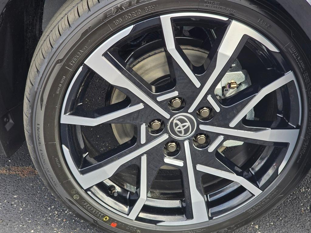 new 2025 Toyota Prius Plug-In Hybrid car, priced at $39,262