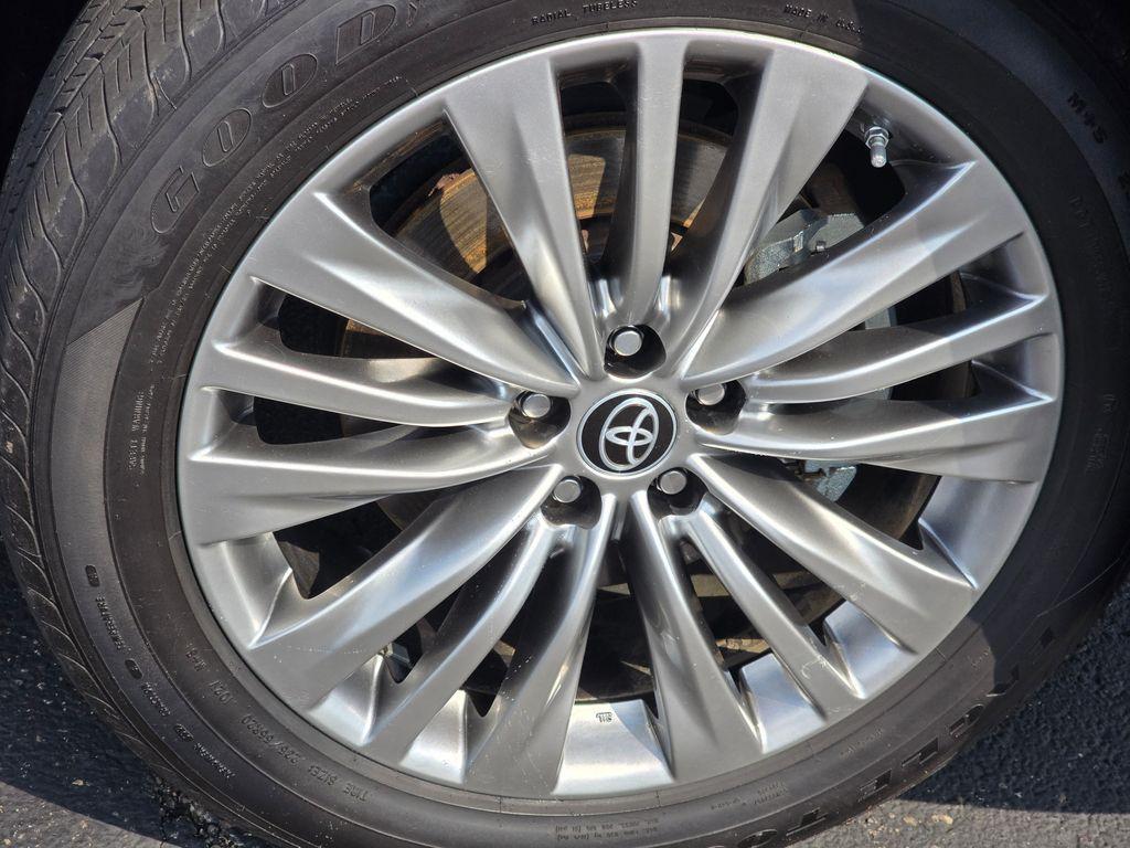 used 2022 Toyota Highlander Hybrid car, priced at $39,996
