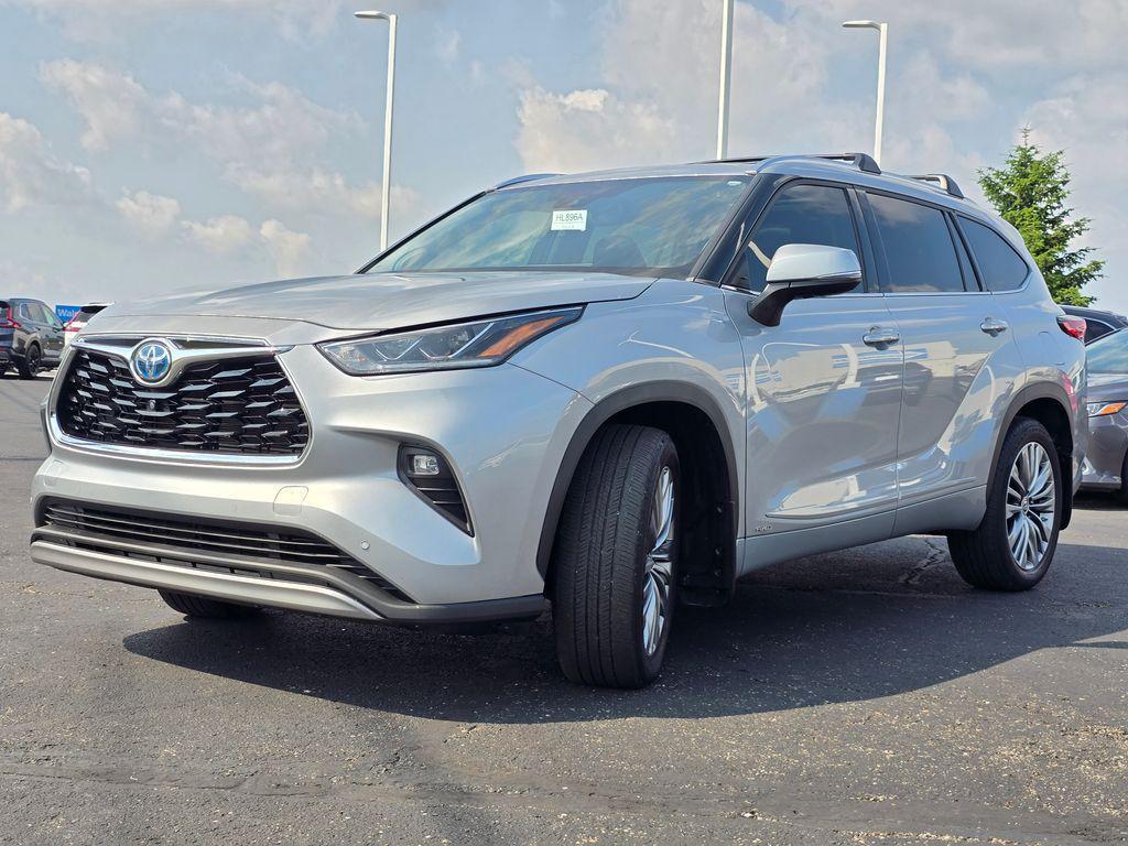 used 2022 Toyota Highlander Hybrid car, priced at $39,996
