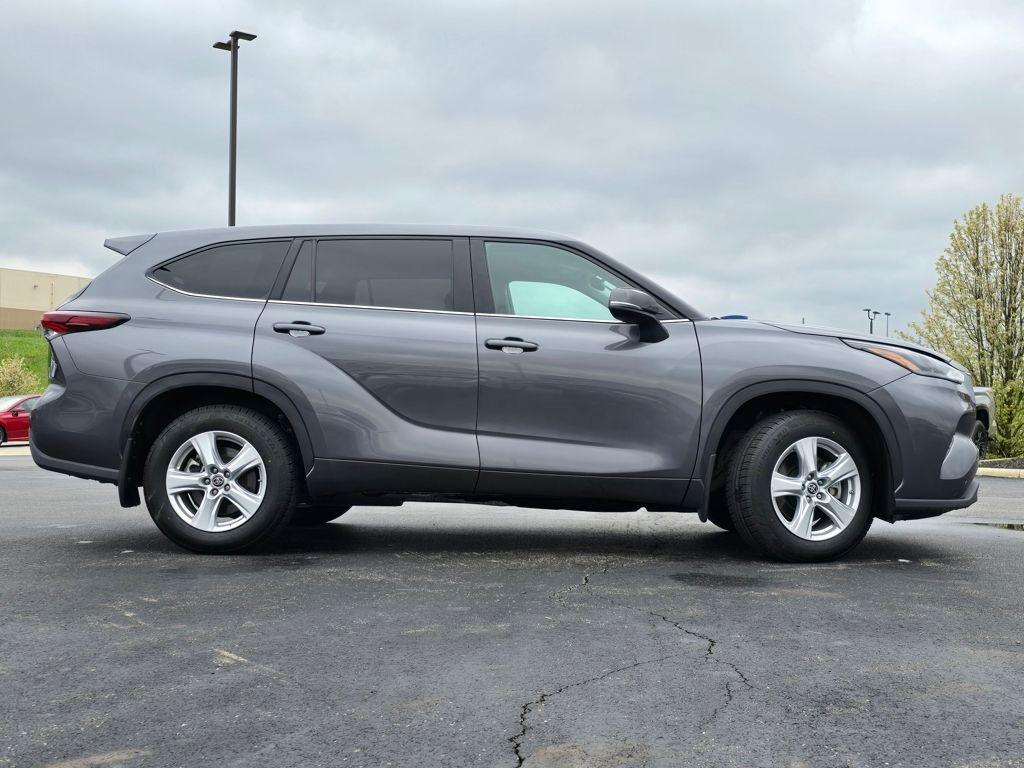 used 2024 Toyota Highlander car, priced at $39,999