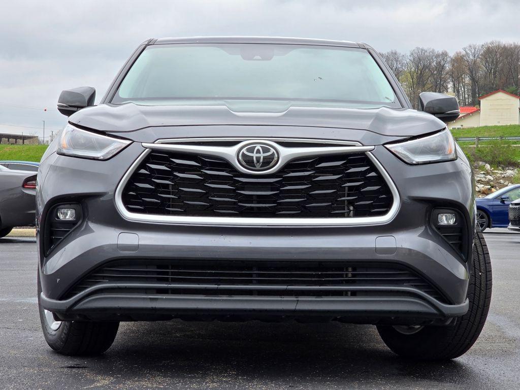 used 2024 Toyota Highlander car, priced at $39,999