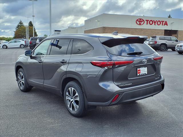 used 2022 Toyota Highlander car, priced at $42,247