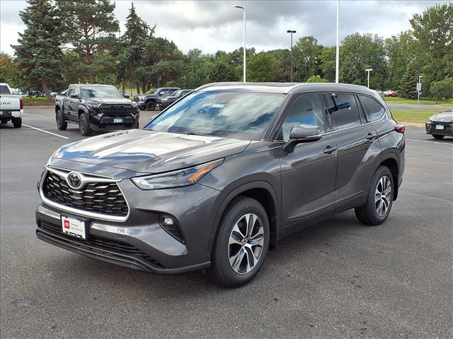 used 2022 Toyota Highlander car, priced at $42,247