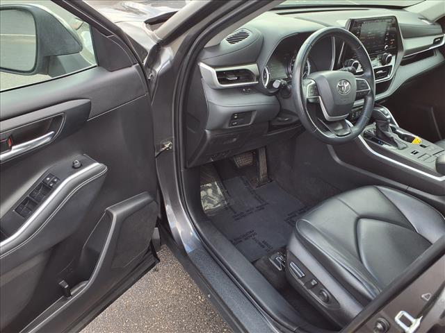 used 2022 Toyota Highlander car, priced at $42,247