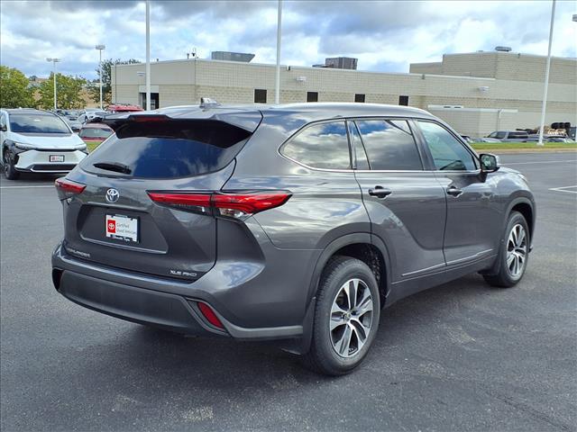 used 2022 Toyota Highlander car, priced at $42,247