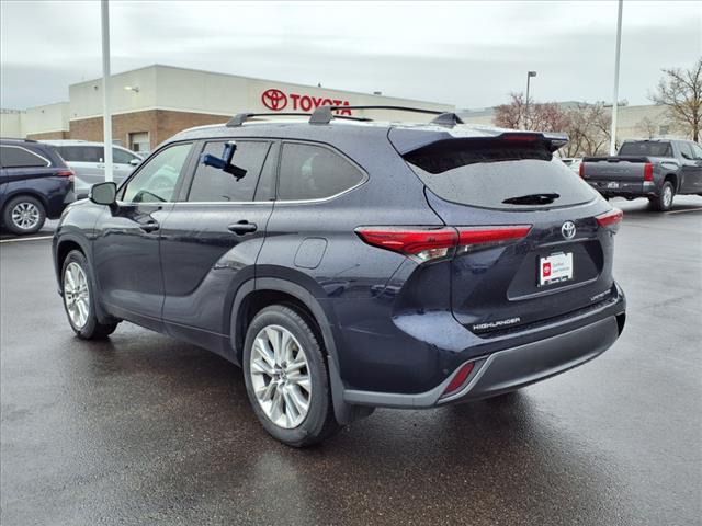 used 2022 Toyota Highlander car, priced at $42,122