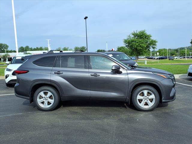 used 2022 Toyota Highlander car, priced at $38,190
