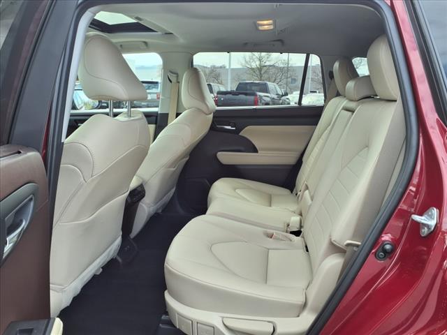 used 2021 Toyota Highlander car, priced at $40,922
