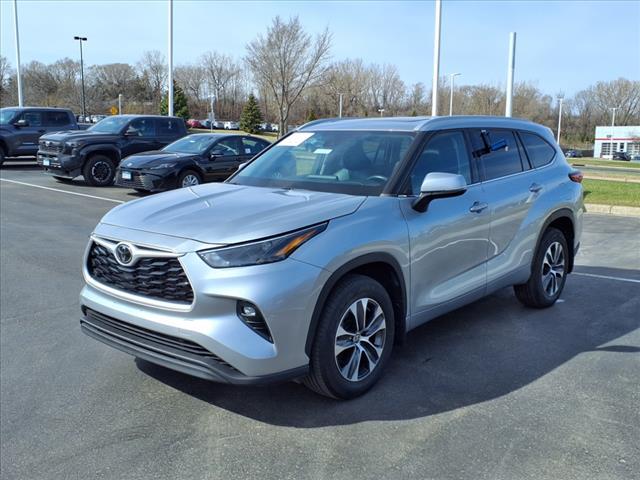 used 2022 Toyota Highlander car, priced at $42,551