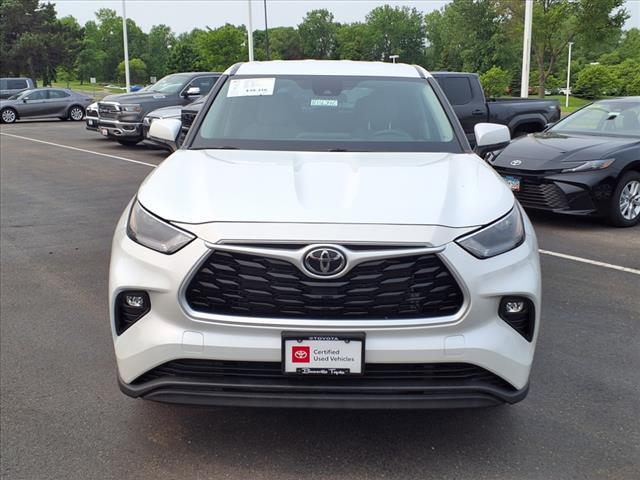 used 2022 Toyota Highlander car, priced at $37,897