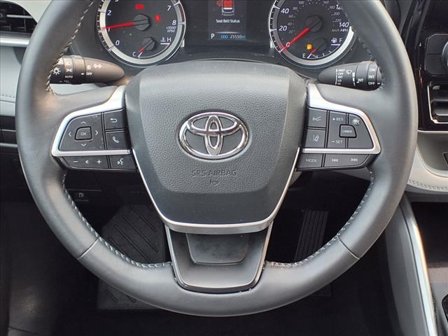 used 2022 Toyota Highlander car, priced at $37,897