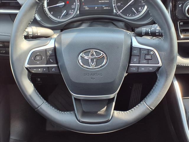 used 2022 Toyota Highlander car, priced at $41,407